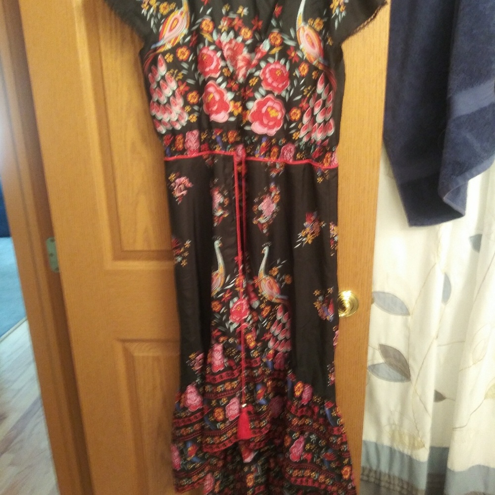 Hi-lo dress. Never been worn, great condition. Siz